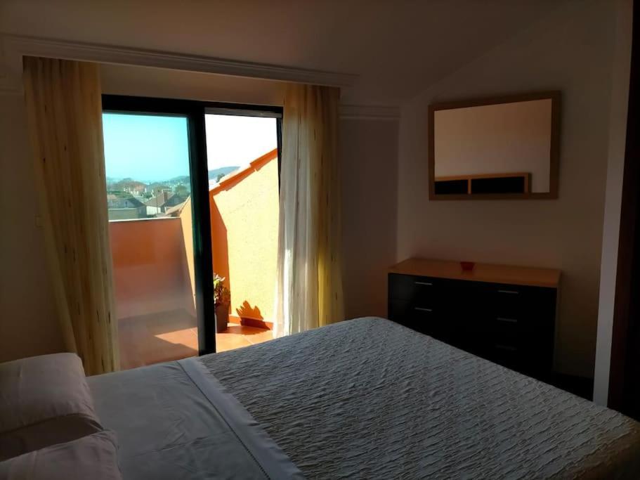 Atico Con 3 Habitaciones En Poio Eksteriør bilde